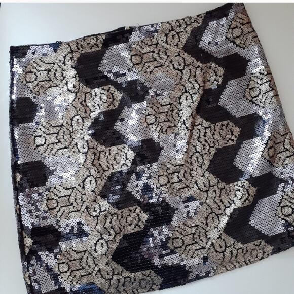 Paraella Geometric Sequin Mini Skirt - Picture 1 of 4